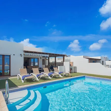 Vino, Altos - Heated Pool, Ac, Panorama Sea Views Villa Playa Blanca (Lanzarote)