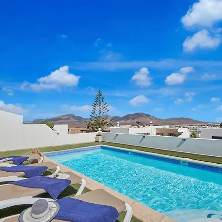 Vino, Altos - Heated Pool, Ac, Panorama Sea Views Villa Playa Blanca