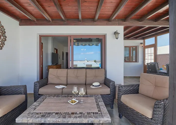 Vino, Altos - Heated Pool, Ac, Panorama Sea Views * Playa Blanca (Lanzarote)